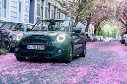 Nuova Mini Cabrio Sidewalk Edition omaggia l’arrivo della primavera