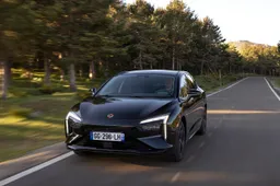 Mobilize Share Limo di Renault: ecco come si amplia il servizio di car sharing