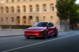 Nuova Tesla Model Y Performance: più potente, più tecnologica e subito disponibile in Italia