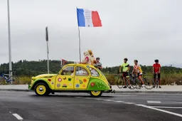 Mondiale 2CV: il raduno dei fan della iconica francese