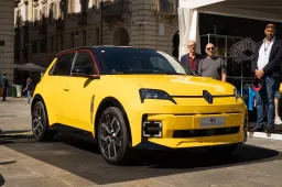 Renault tra elettrico e ibrido al Salone dell'Auto di Torino 2024