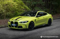 BMW M4 Competition M xDrive: forza bruta e tanta tecnologia