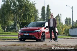 Abbiamo provato la Opel Corsa Hybrid 110 CV: com’è e come va l’ibrida cittadina