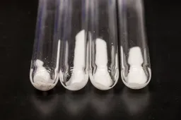 Scoperto il sostituto del litio per le batterie? Il miracolo dell’intelligenza artificiale