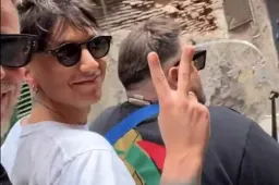 Ultimo senza casco sul motorino con gli amici? [VIDEO]