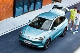 Neta V Pro: l’elettrica cinese a 10.000 euro sembra una Tesla. Dove comprarla?