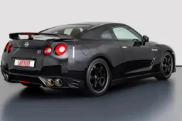 In vendita la Nissan GT-R Black Edition di Vettel, non senza curiosità