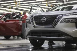 Crisi del settore auto: Nissan taglia 9.000 posti di lavoro e riduce la quota in Mitsubishi