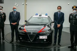 Una nuova Alfa Romeo Giulia è stata consegnata all'Arma dei Carabinieri