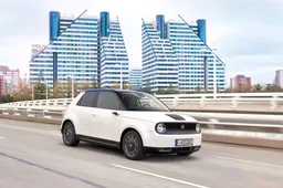 Honda e: interni, motore e prezzi della citycar elettrica
