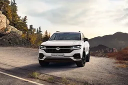 Volkswagen Touareg Black Style: l'edizione speciale con il 3.0 V6 a benzina