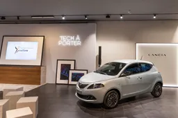 Nuova Lancia Ypsilon 2023: interni, motore, prezzo