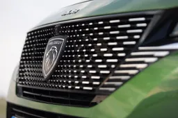 Il nuovo logo di Peugeot 308 non è solo estetica: ecco cosa nasconde