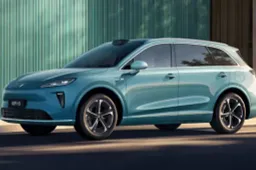 Il nuovo SUV Huawei vende 50.000 unità in 24 ore: parte la sfida a Tesla e Xiaomi