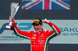 Bearman e altri piloti Ferrari a Castel Guelfo The Style Outlets