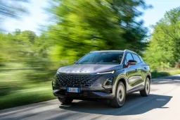 Omoda 5 Pure: il SUV tech ed essenziale che sfida i soliti noti a 26.900 euro