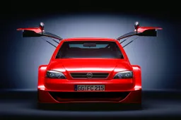 Opel Astra Coupè OPC X-Treme: compie vent’anni la stradale figlia del DTM