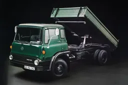 90 anni del Blitz, il commerciale che diventò il nome del logo Opel