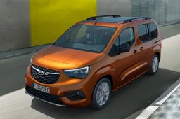 Opel Combo e-Life: dimensioni, assistenza e comfort del monovolume elettrico