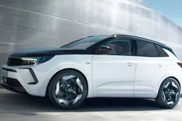 Opel Grandland GSe: 300 CV per il SUV ibrido plug-in