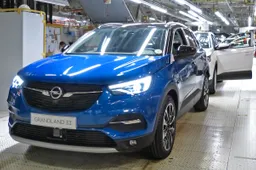 La Opel Grandland X Hybrid Plug-in esce dalla linea di produzione di Eisenach