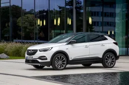 Opel Grandland X Hybrid plug-in: motore, prezzi, Ecobonus e configuratore