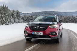 Opel Grandland X ibrido plug-in: meglio il noleggio o l'acquisto?