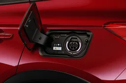 Elettriche, ibride o a benzina? - Le preferenze degli italiani sulle macchine