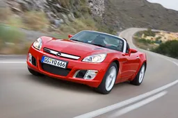 Opel GT: la spider sportiva della Casa tedesca. Info, motore e prestazioni
