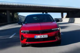 Opel Astra 2024: arriva la Hybrid da 136 CV, prezzi e allestimenti