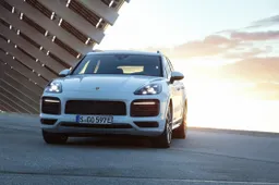 La nuova Porsche Cayenne Hybrid presto in Italia