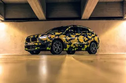 BMW X2 Digital Camouflage: avvistata per le vie di Milano