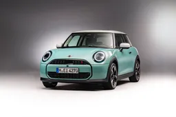 MINI Cooper benzina 2024: design, interni, motori, prezzi