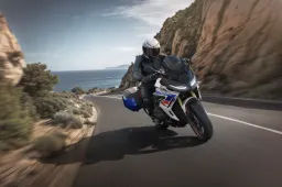 Nuova BMW R 1300 RS: prestazioni da superbike, anima da viaggiatrice