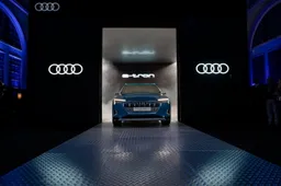 Audi e-tron svelata in anteprima al pubblico italiano