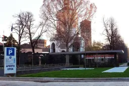 Dopo Parigi, anche Milano pensa di tassare il parcheggio dei SUV