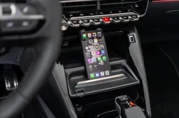 Ora la polizia scopre i guidatori pericolosi analizzando i dati del cellulare: nessuna multa, ma più controlli