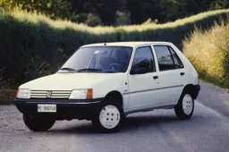 Peugeot 205 Junior: la chiamavano scatola di sapone