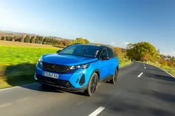 Peugeot e-3008, ecco i primi dettagli. In arrivo anche cinque EV e il Mild Hybrid