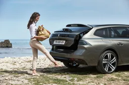 Portellone Hands Free, un utile optional per Peugeot 3008, 5008 e 508