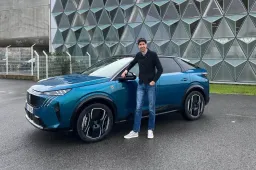 Peugeot e-3008: prova in anteprima, autonomia, interni, prezzo