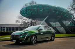 Peugeot 308 Hybrid: consumi, autonomia, prezzi, prova in anteprima