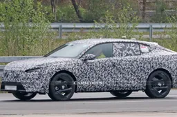 Peugeot 4008, nuove foto spia per la 308 in versione crossover