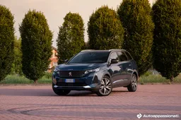 Peugeot 5008 BlueHDi 180 EAT8: dimensioni, interni, prezzi, prova su strada