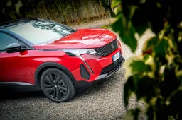 Peugeot mai così popolare in Italia: record di quota e 3008 svetta tra i SUV