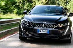Peugeot 508: i fari Full LED