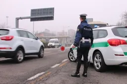 Uso improprio della corsia di emergenza:  la stretta della Polizia Stradale
