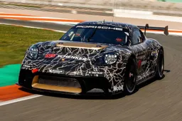 Prove tecniche Porsche 718 Cayman GT4 elettrica