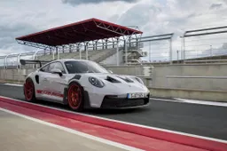 Nuova Porsche 911 GT3 RS, la 992 ha 525 CV aspirati e il DRS