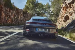 Porsche 911 GT3 Touring: è più sobria ma va forte uguale